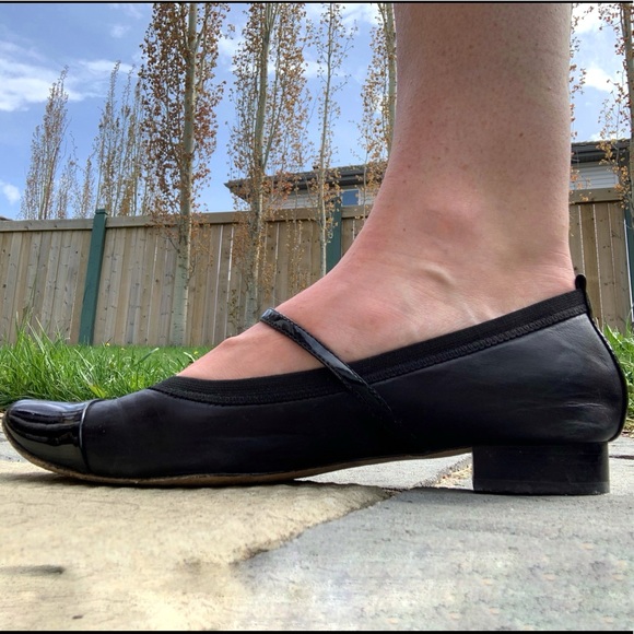Kenneth Cole Mary Jane Flats - Picture 2 of 15